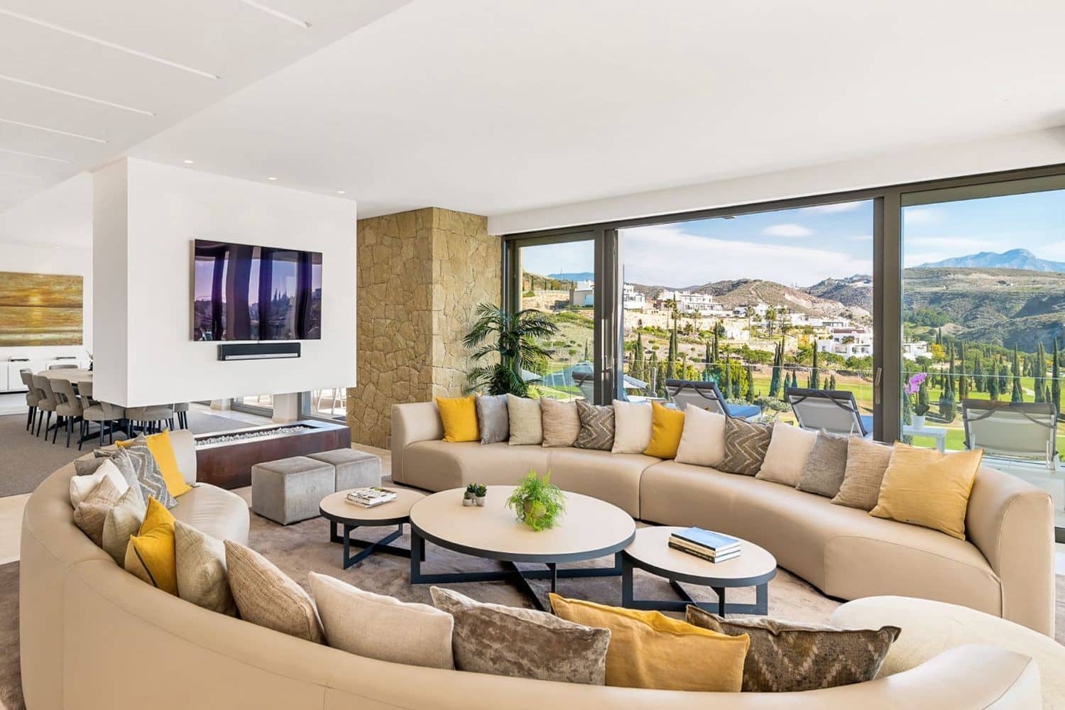8 bedroom Villa for holiday rental in Los Flamingos with pool garage - € 39,200 (Ref: 9899260)