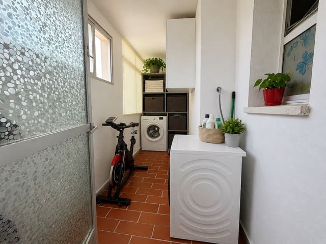 3 makuuhuone Kattohuoneisto myytävänä paikassa Estepona mukana uima-altaan - 300 000 € (Ref: 9912742)