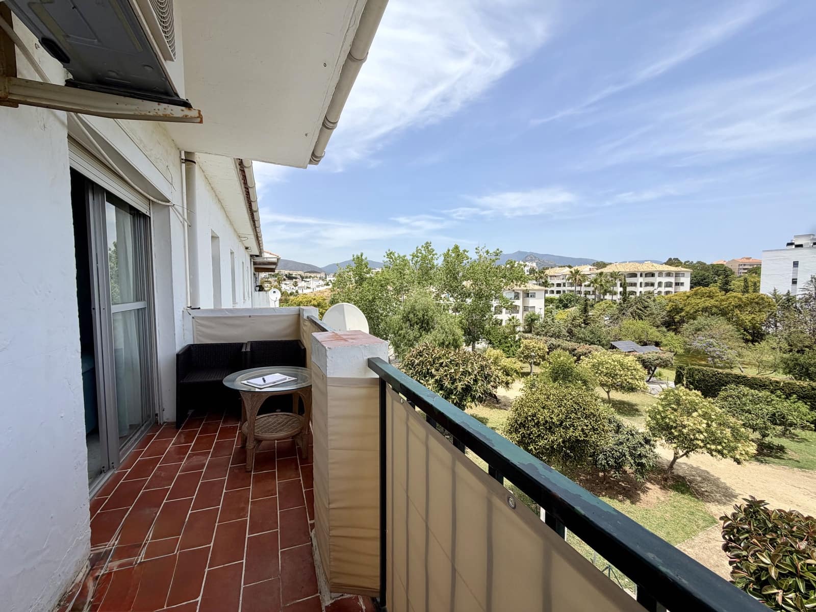 Ático de 3 habitaciones en Estepona en venta con piscina - 300.000 € (Ref: 9912742)