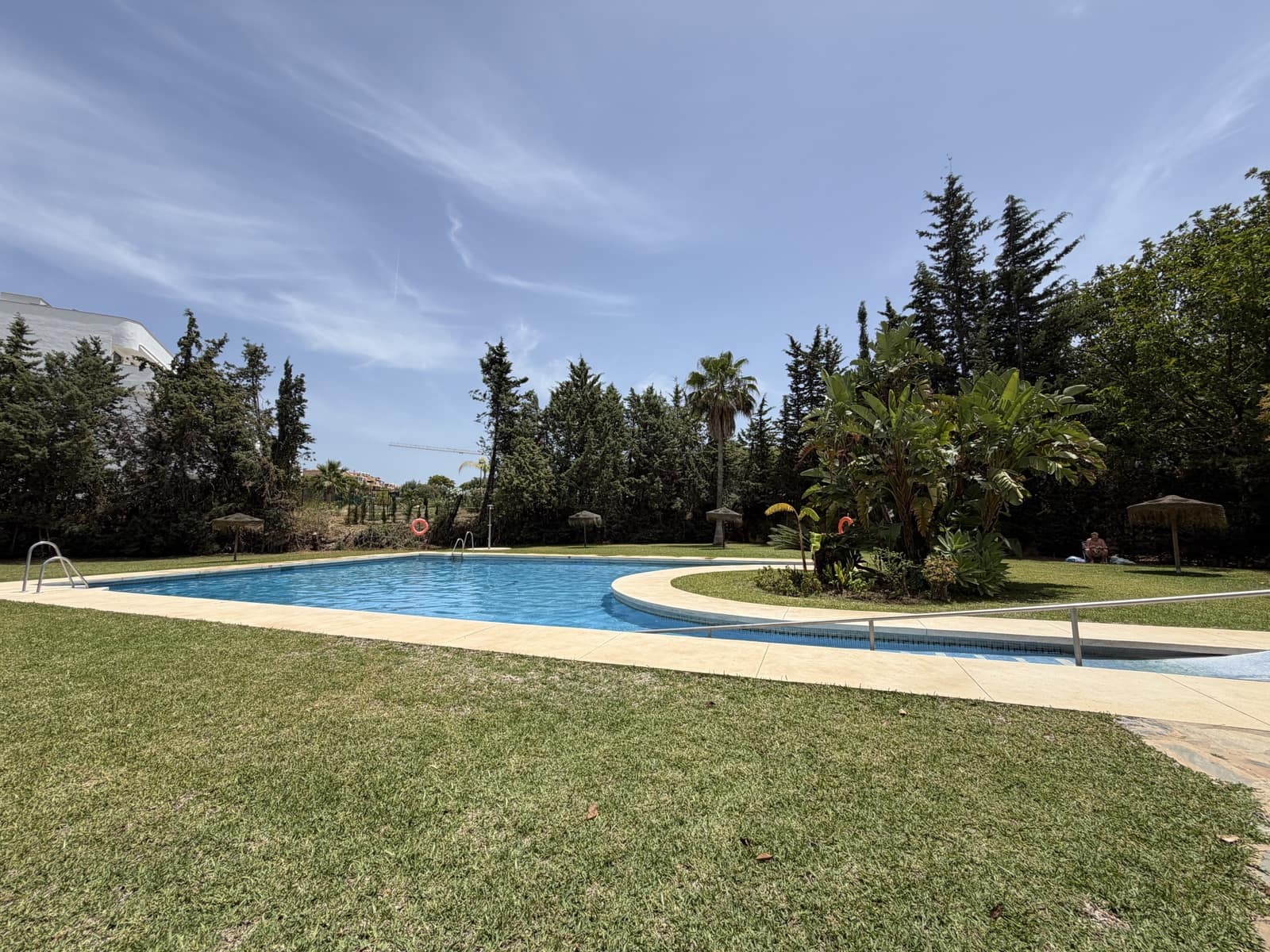 Ático de 3 habitaciones en Estepona en venta con piscina - 300.000 € (Ref: 9912742)