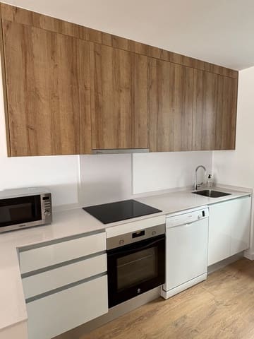3 quarto Apartamento para arrendar em Huerta Nueva, Estepona com piscina garagem - 3 000 € (Ref: 9915380)