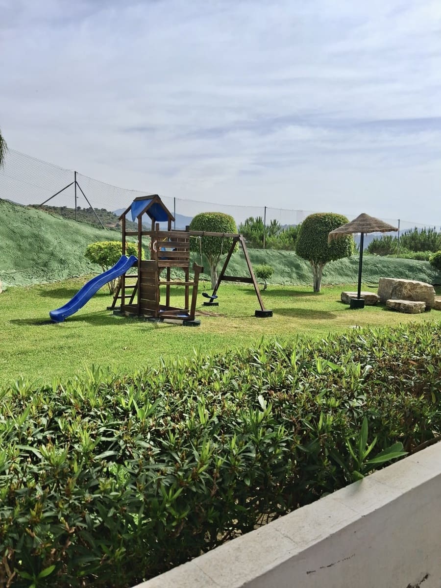1 soverom Penthouse til salgs i Estepona med svømmebasseng garasje - € 180 000 (Ref: 9921912)