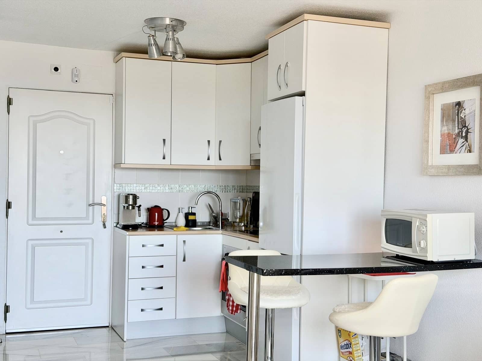 1 soverom Penthouse til salgs i Estepona med svømmebasseng garasje - € 180 000 (Ref: 9921912)