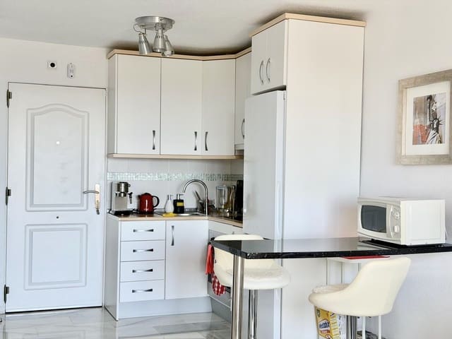 1 soverom Penthouse til salgs i Altos de Estepona, Estepona med svømmebasseng garasje - € 180 000 (Ref: 9921912)