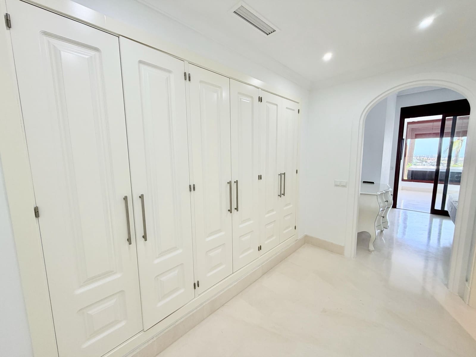 2 slaapkamer Appartement te koop in Los Flamingos met zwembad garage - € 515.000 (Ref: 9921913)