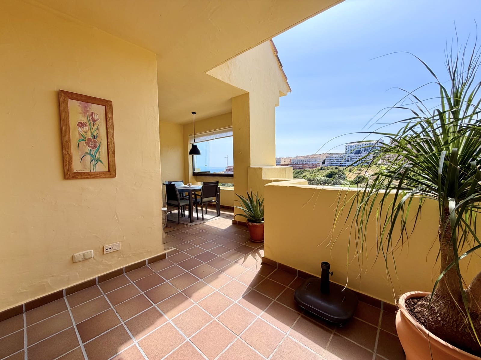 2 bedroom Apartment for sale in Manilva with pool - € 287,000 (Ref: 9927022)