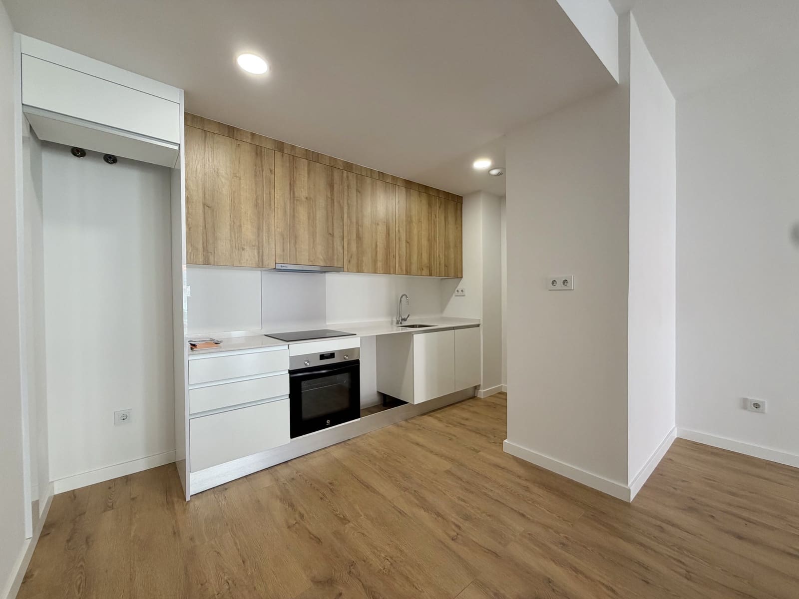 2 soveværelse Lejlighed til salg i Estepona med swimmingpool garage - € 595.000 (Ref: 9939578)