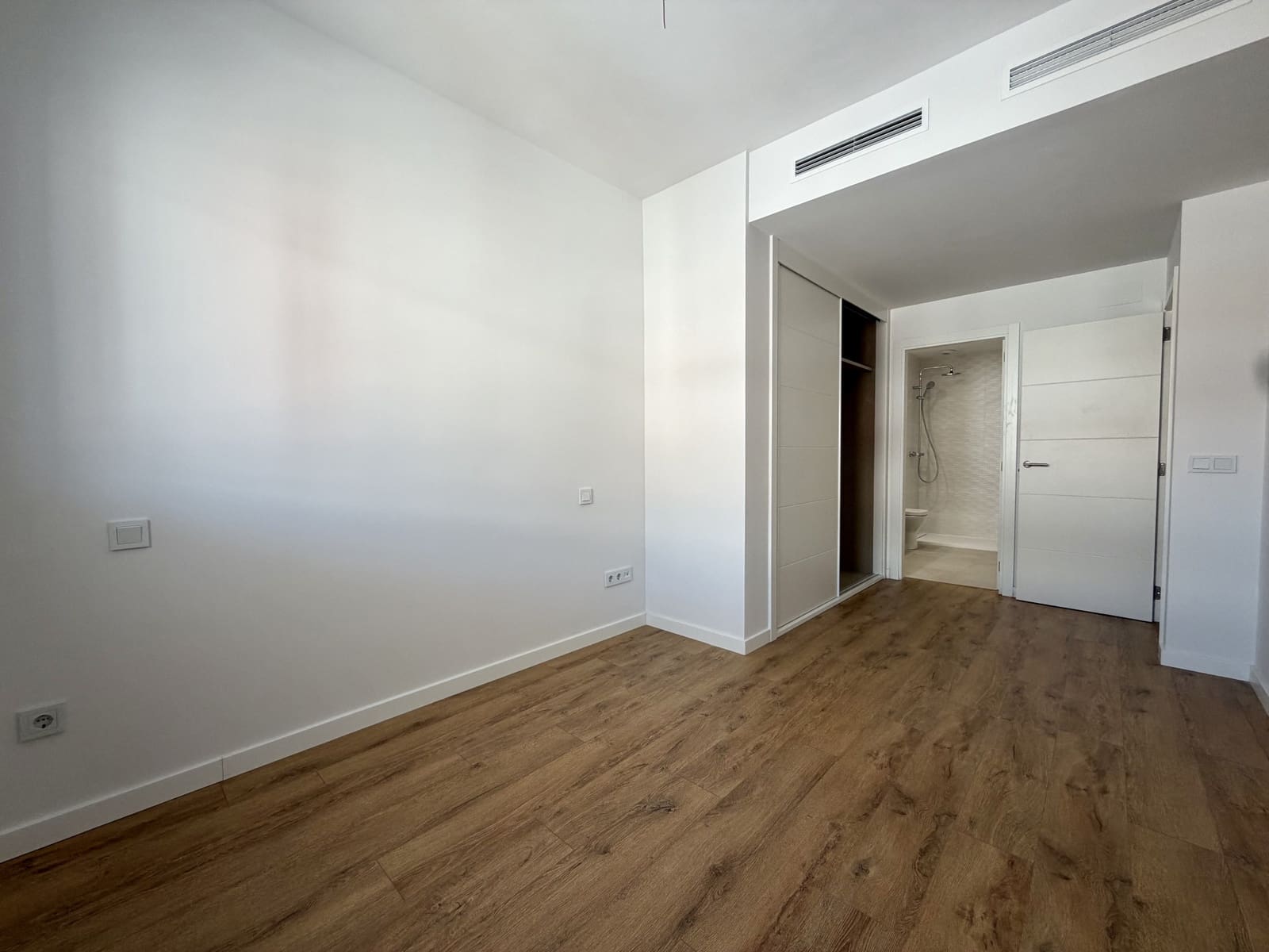 2 soveværelse Lejlighed til salg i Estepona med swimmingpool garage - € 595.000 (Ref: 9939578)