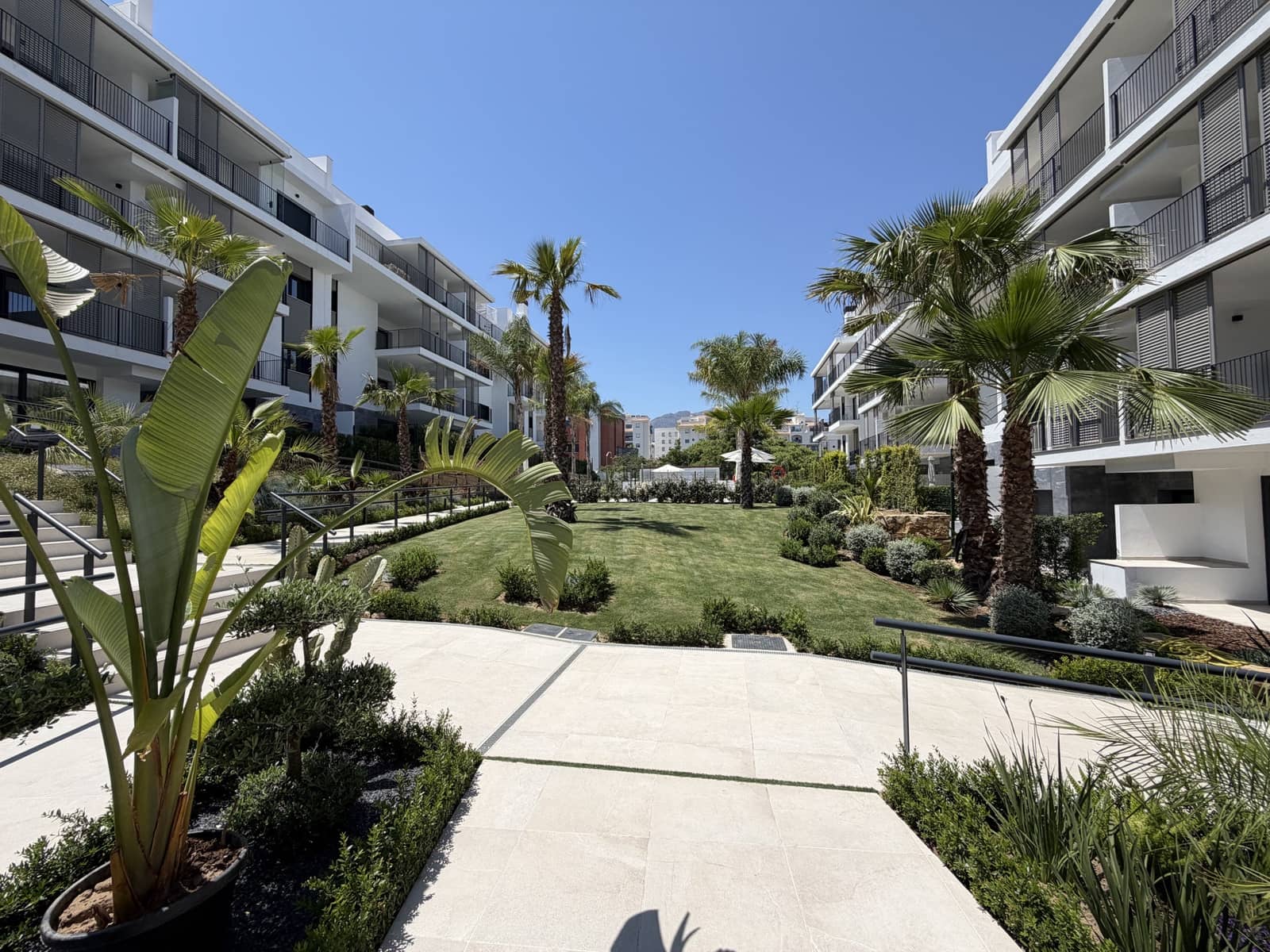 2 soveværelse Lejlighed til salg i Estepona med swimmingpool garage - € 595.000 (Ref: 9939578)
