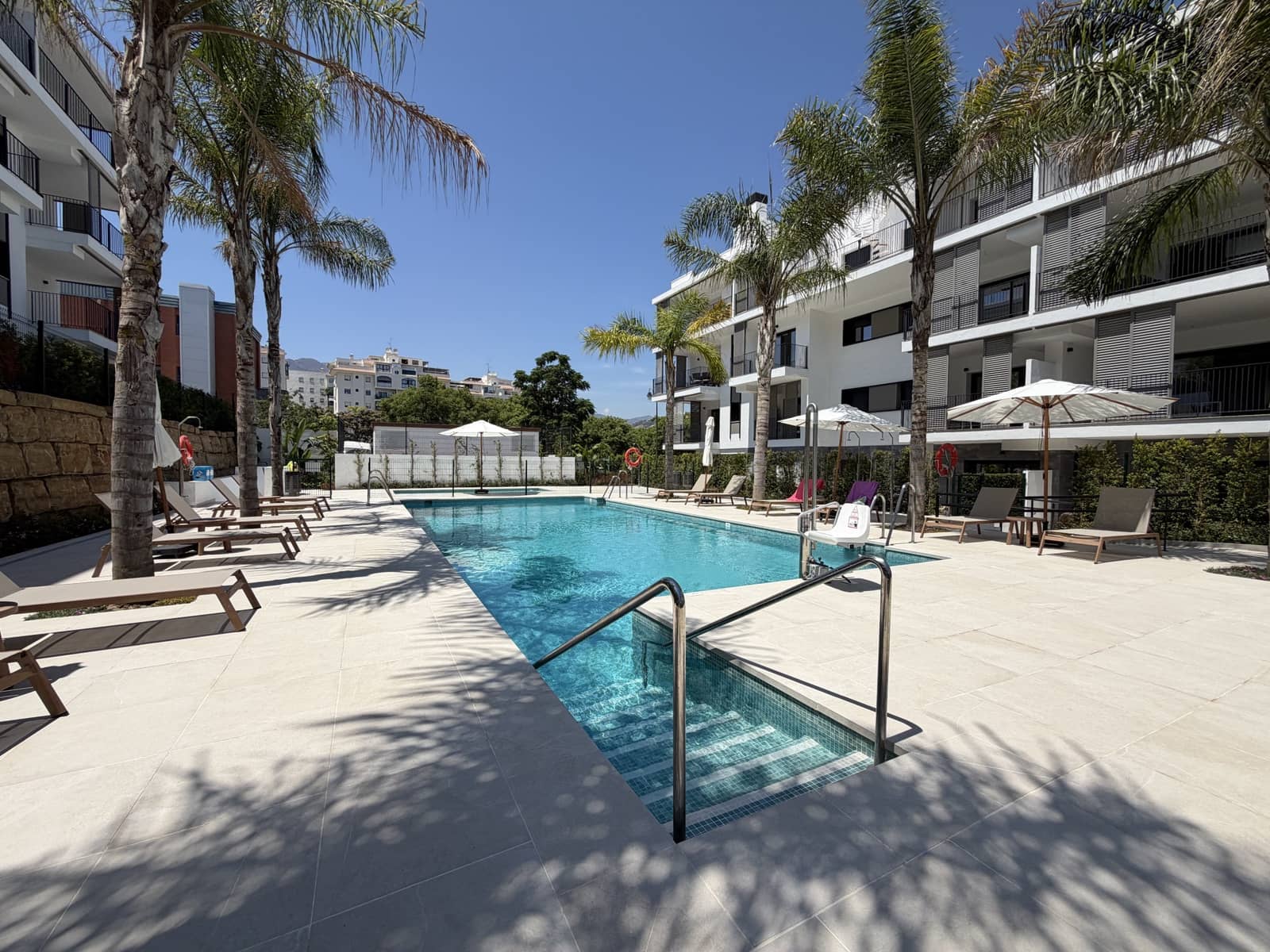 2 soveværelse Lejlighed til salg i Estepona med swimmingpool garage - € 595.000 (Ref: 9939578)