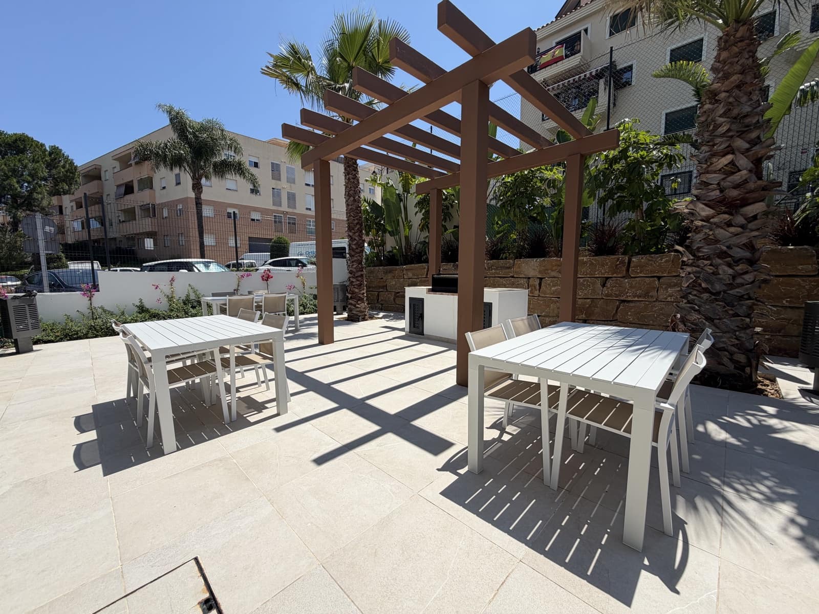 2 soveværelse Lejlighed til salg i Estepona med swimmingpool garage - € 595.000 (Ref: 9939578)