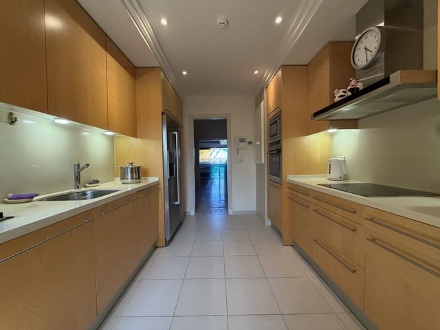 2 soverom Leilighet til salgs i El Padrón, Estepona med svømmebasseng garasje - € 1 350 000 (Ref: 9947430)