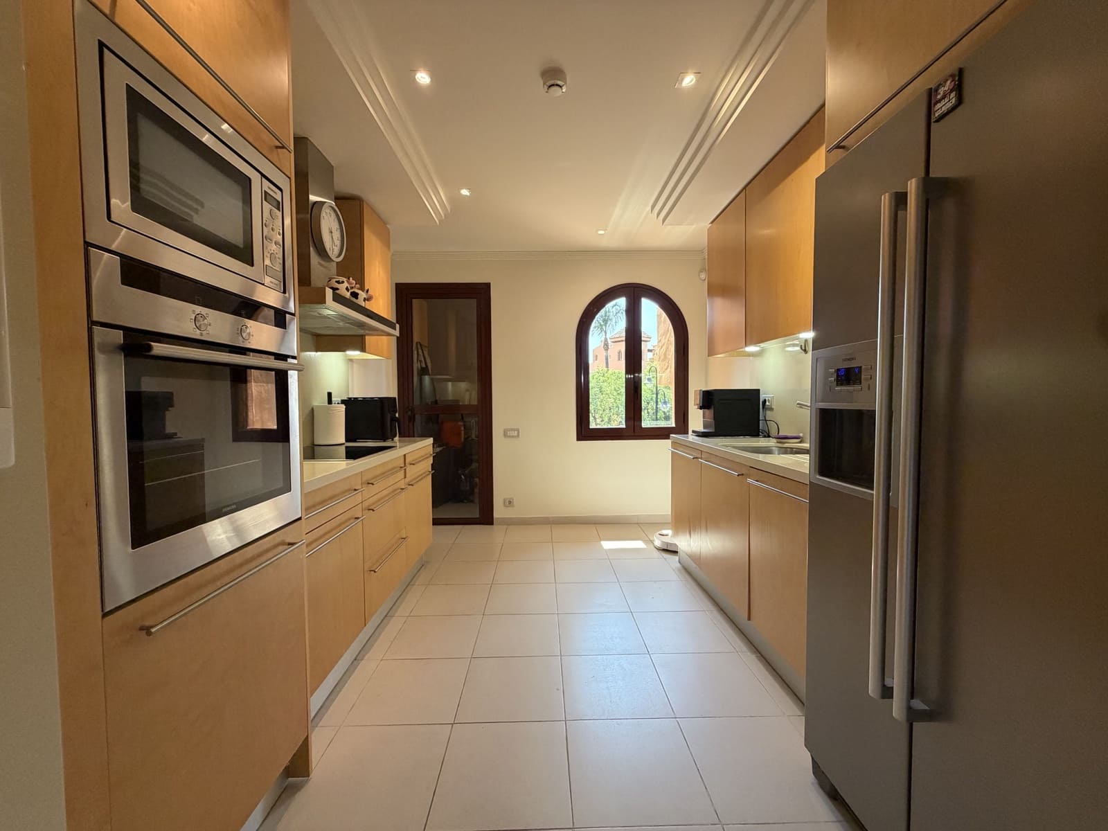 2 soveværelse Lejlighed til salg i Estepona med swimmingpool garage - € 1.350.000 (Ref: 9947430)