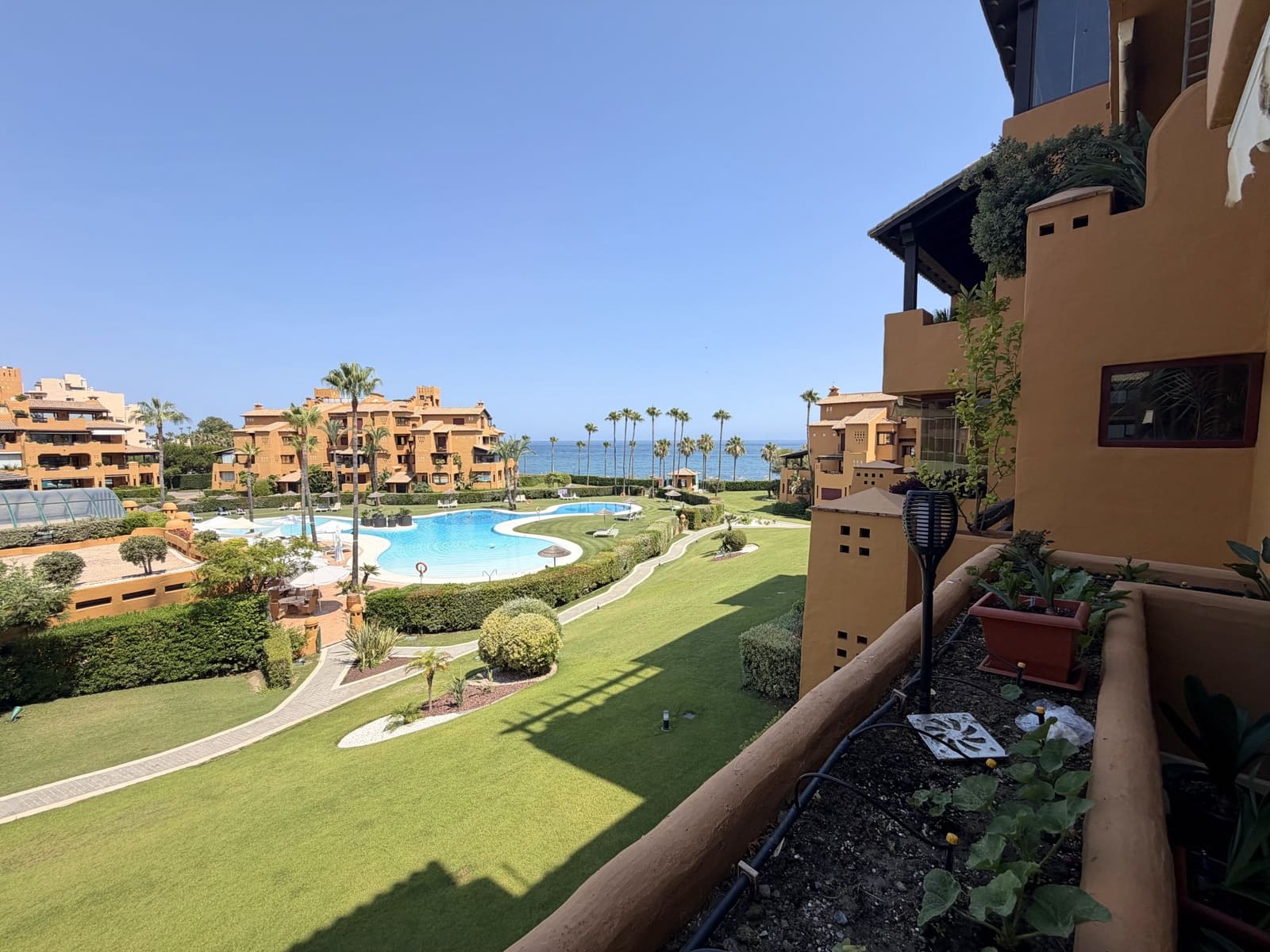 2 soveværelse Lejlighed til salg i Estepona med swimmingpool garage - € 1.350.000 (Ref: 9947430)
