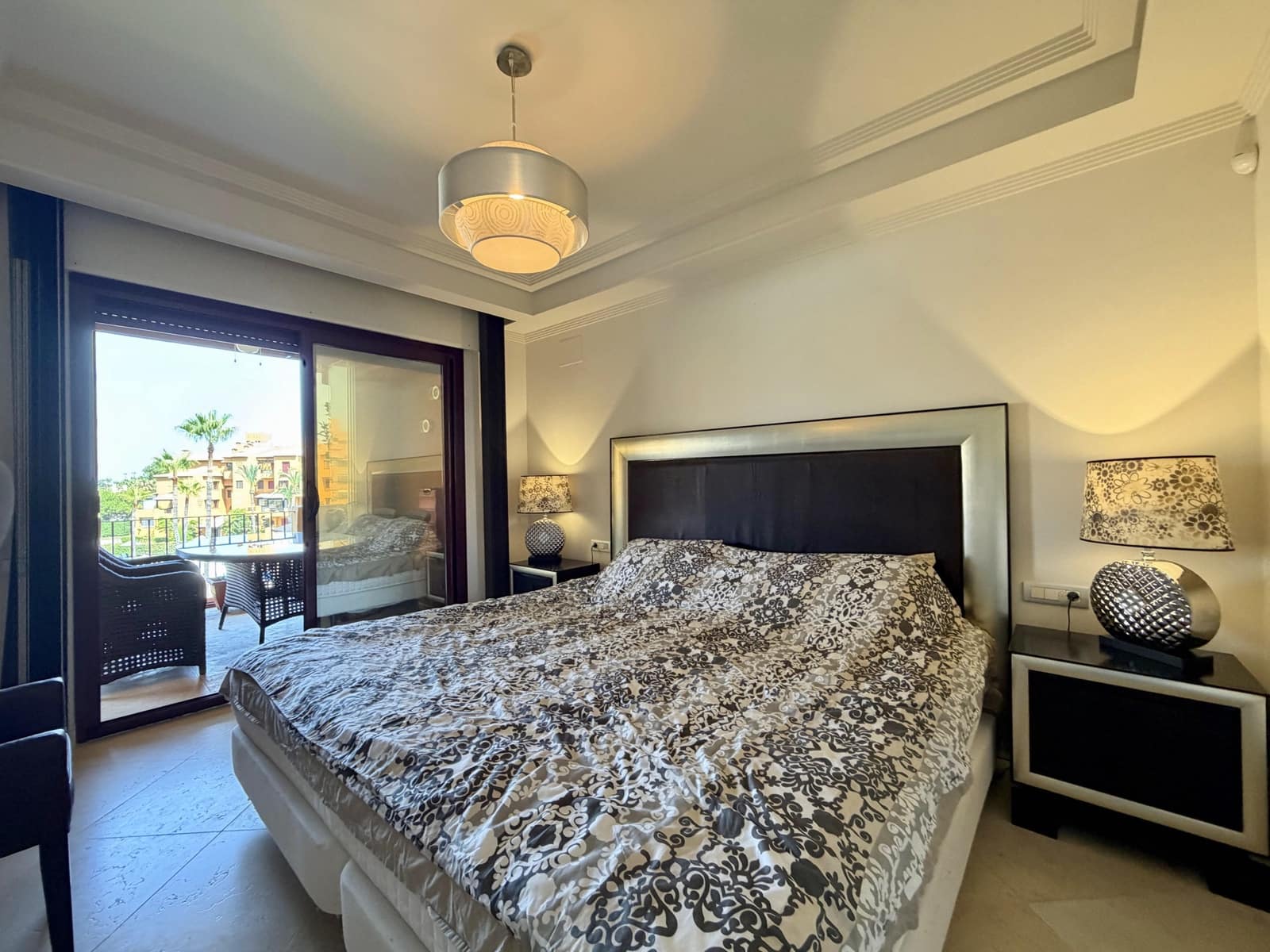 2 soveværelse Lejlighed til salg i Estepona med swimmingpool garage - € 1.350.000 (Ref: 9947430)