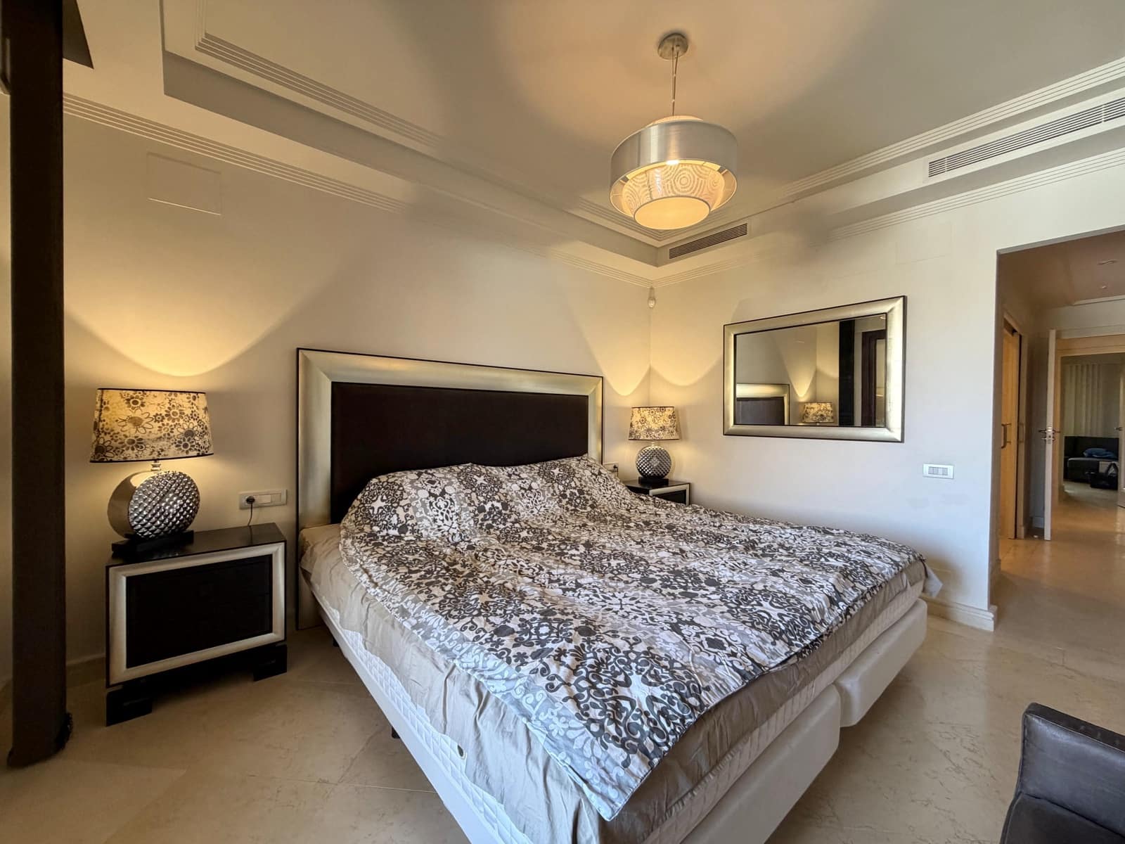 2 soveværelse Lejlighed til salg i Estepona med swimmingpool garage - € 1.350.000 (Ref: 9947430)