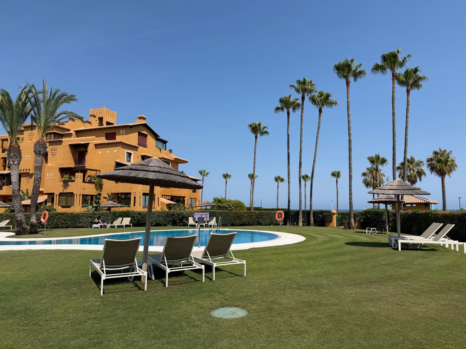 2 soveværelse Lejlighed til salg i Estepona med swimmingpool garage - € 1.350.000 (Ref: 9947430)