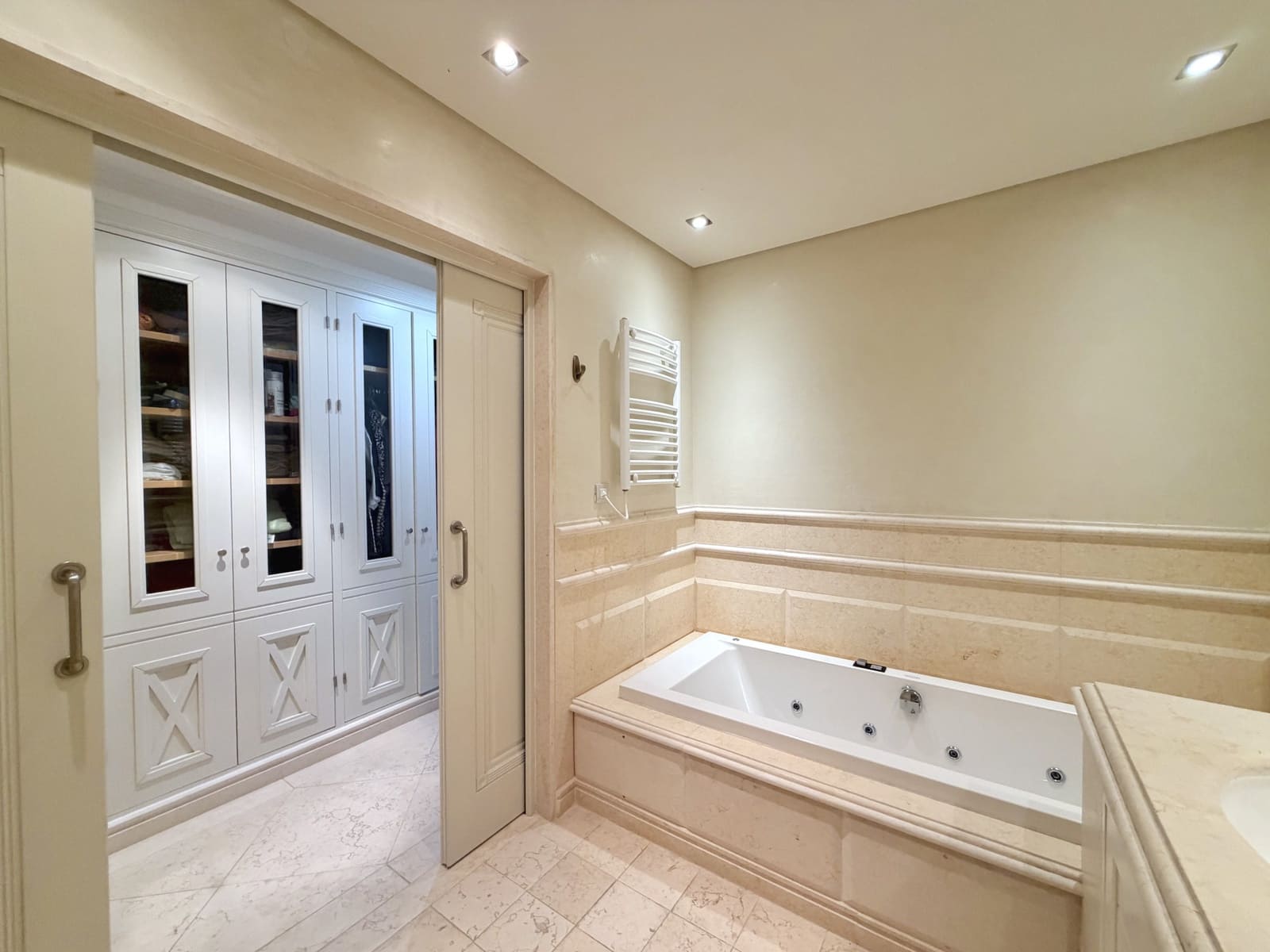 2 quarto Apartamento para venda em Estepona com piscina garagem - 1 250 000 € (Ref: 9953881)