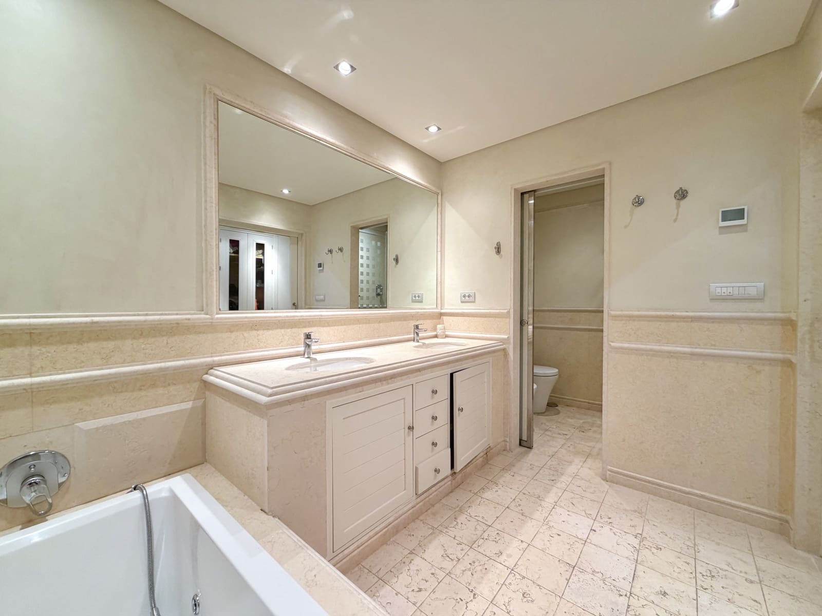2 quarto Apartamento para venda em Estepona com piscina garagem - 1 250 000 € (Ref: 9953881)