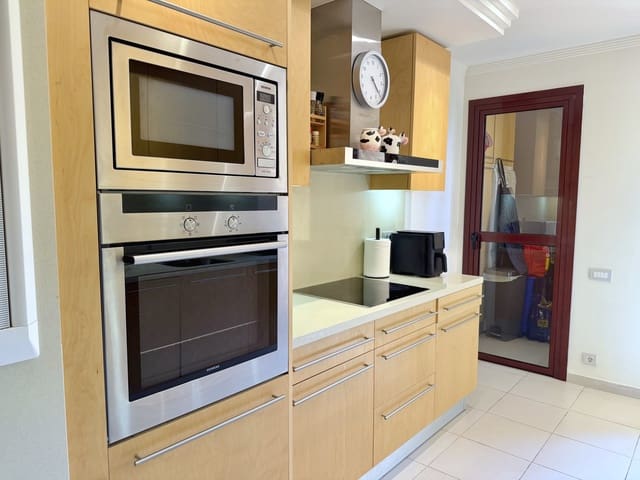 2 Zimmer Apartment zu verkaufen in Estepona mit Pool Garage - 1.250.000 € (Ref: 9953881)