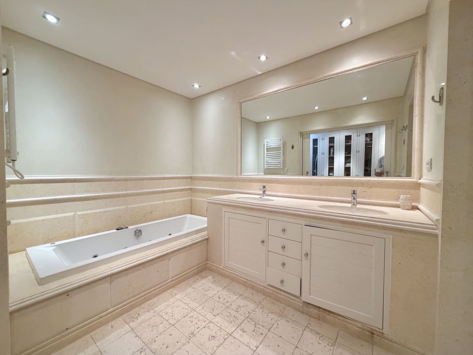 2 quarto Apartamento para venda em Estepona com piscina garagem - 1 250 000 € (Ref: 9953881)