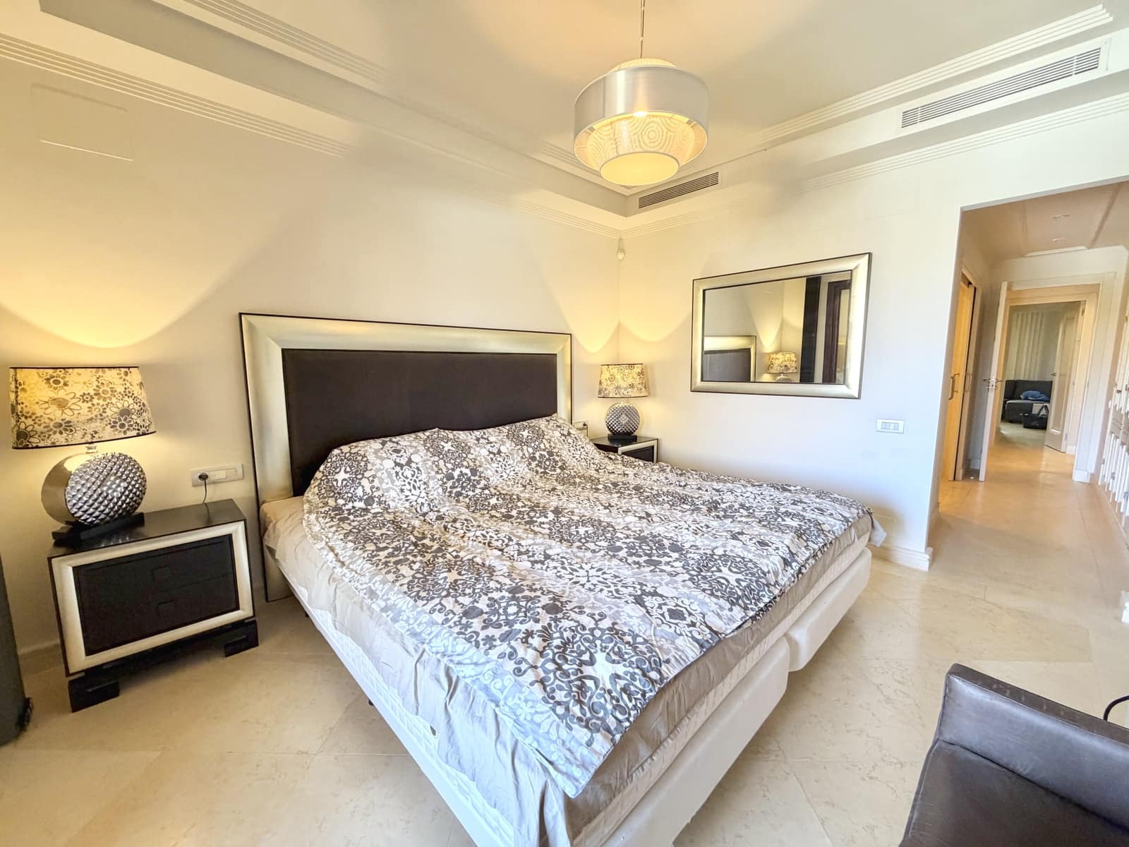 2 quarto Apartamento para venda em Estepona com piscina garagem - 1 250 000 € (Ref: 9953881)