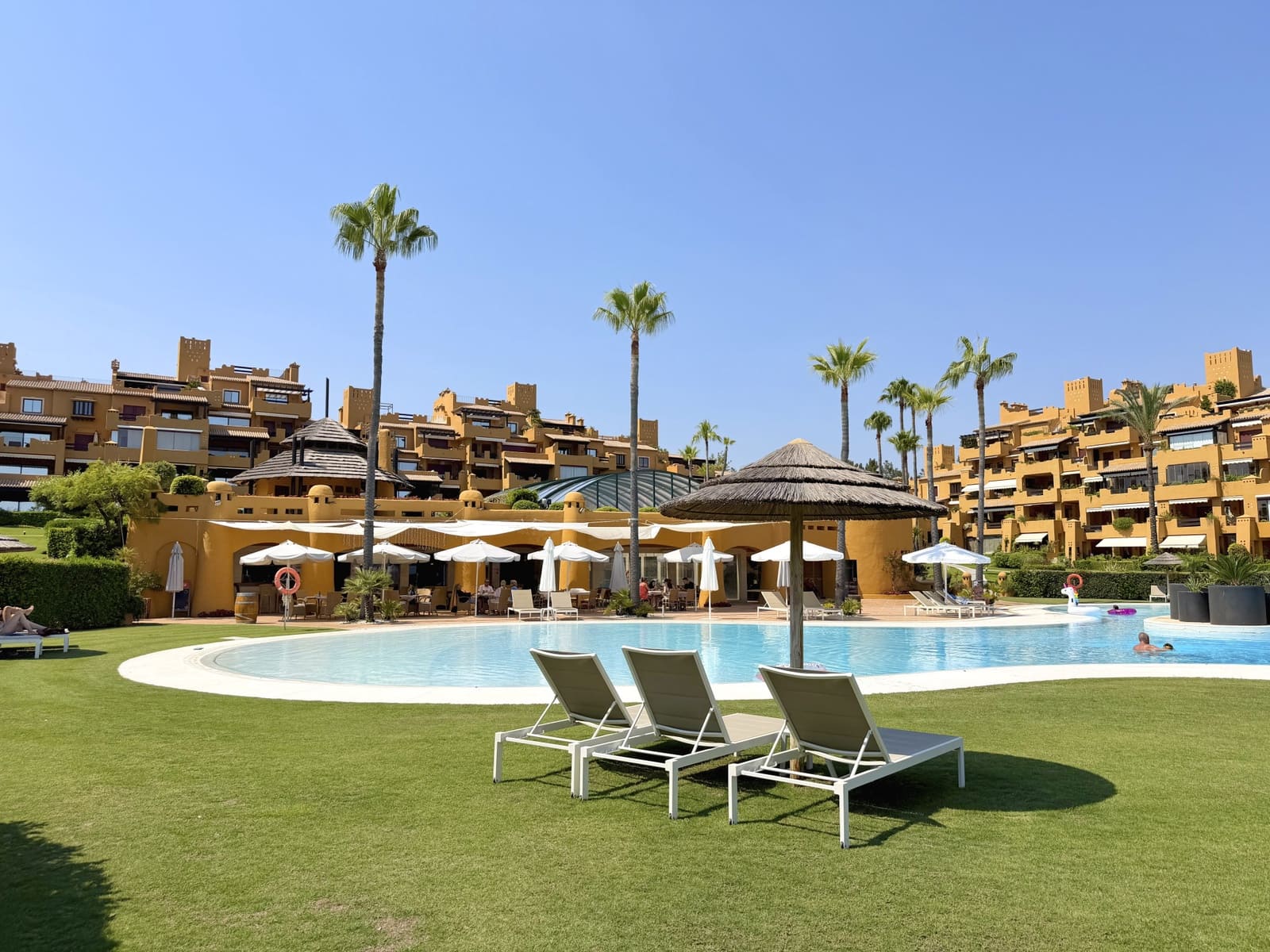 2 quarto Apartamento para venda em Estepona com piscina garagem - 1 250 000 € (Ref: 9953881)