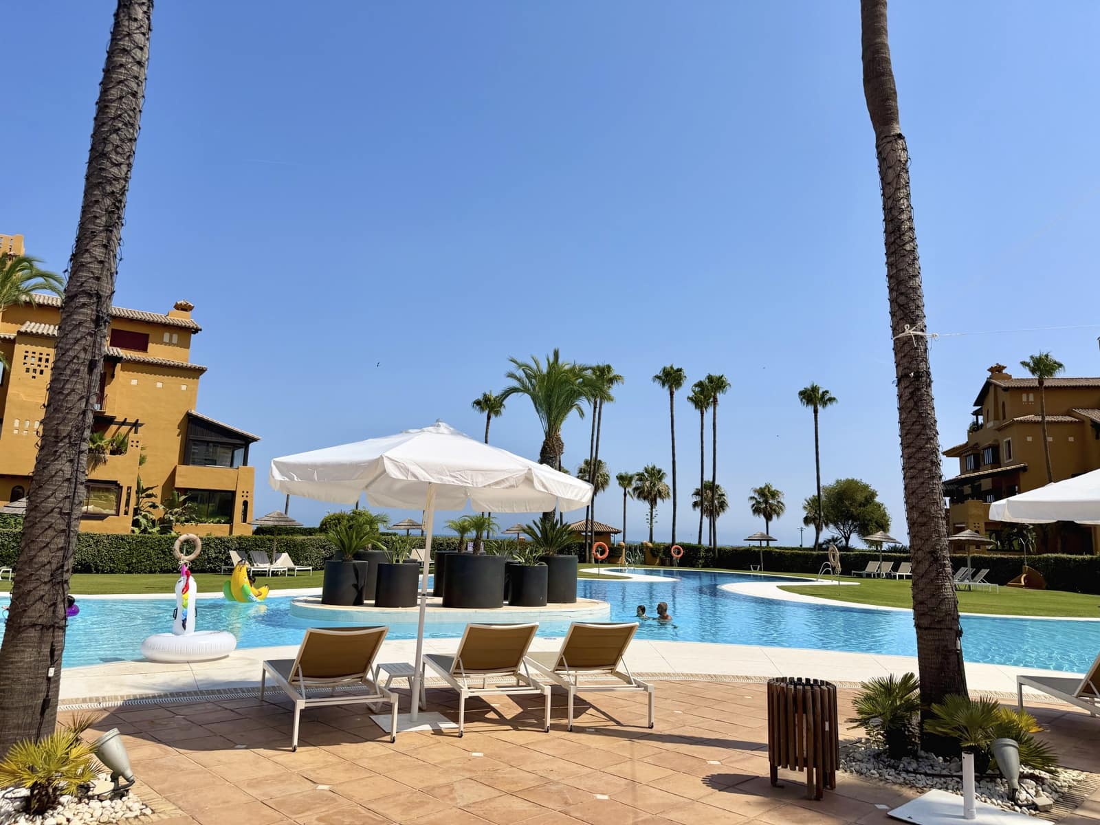 2 quarto Apartamento para venda em Estepona com piscina garagem - 1 250 000 € (Ref: 9953881)