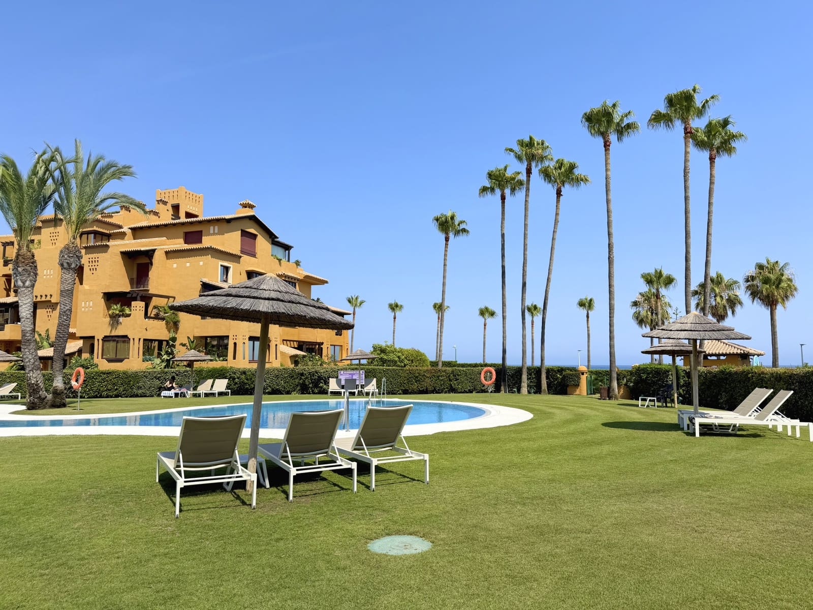 2 quarto Apartamento para venda em Estepona com piscina garagem - 1 250 000 € (Ref: 9953881)