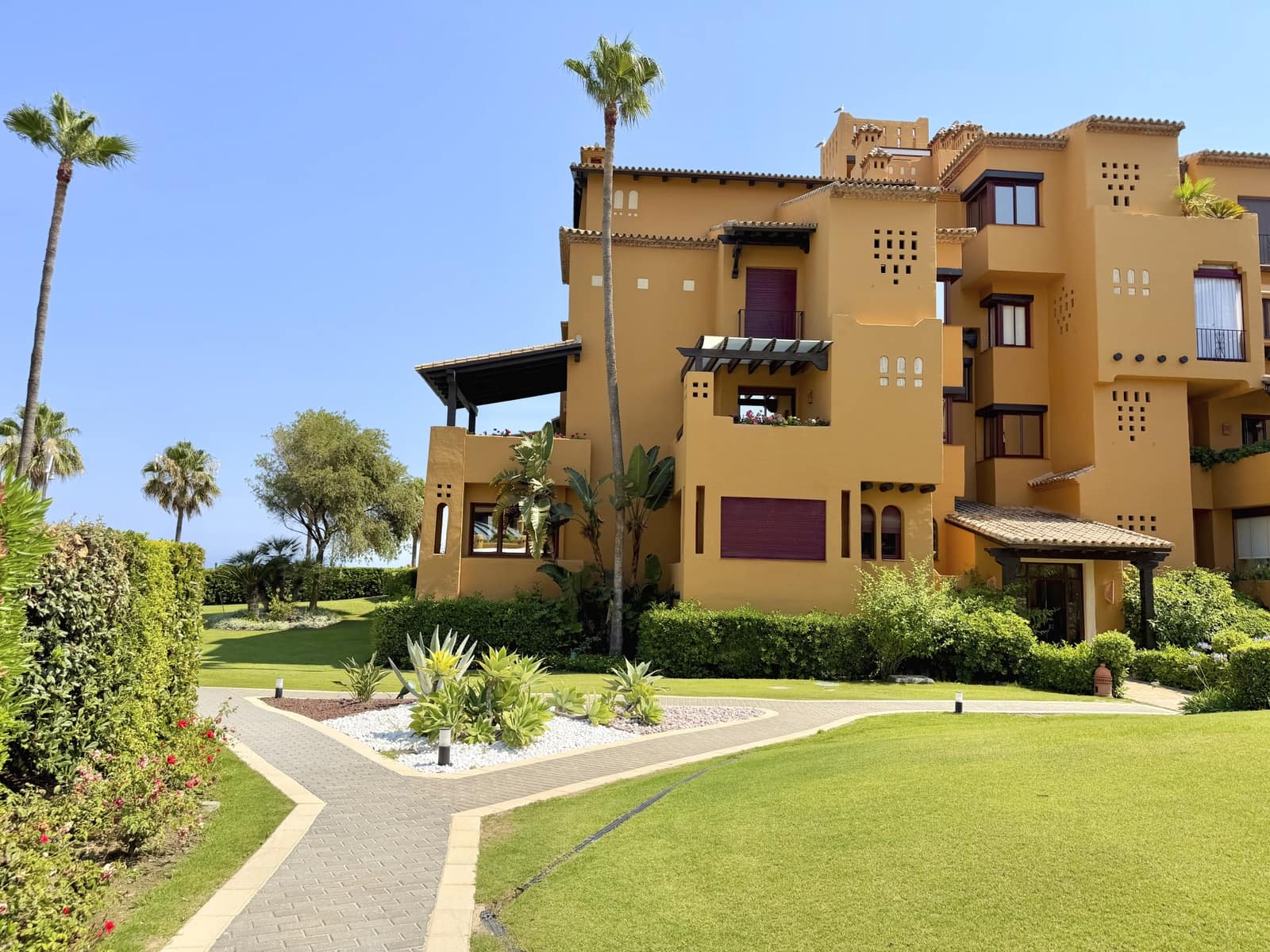 2 quarto Apartamento para venda em Estepona com piscina garagem - 1 250 000 € (Ref: 9953881)