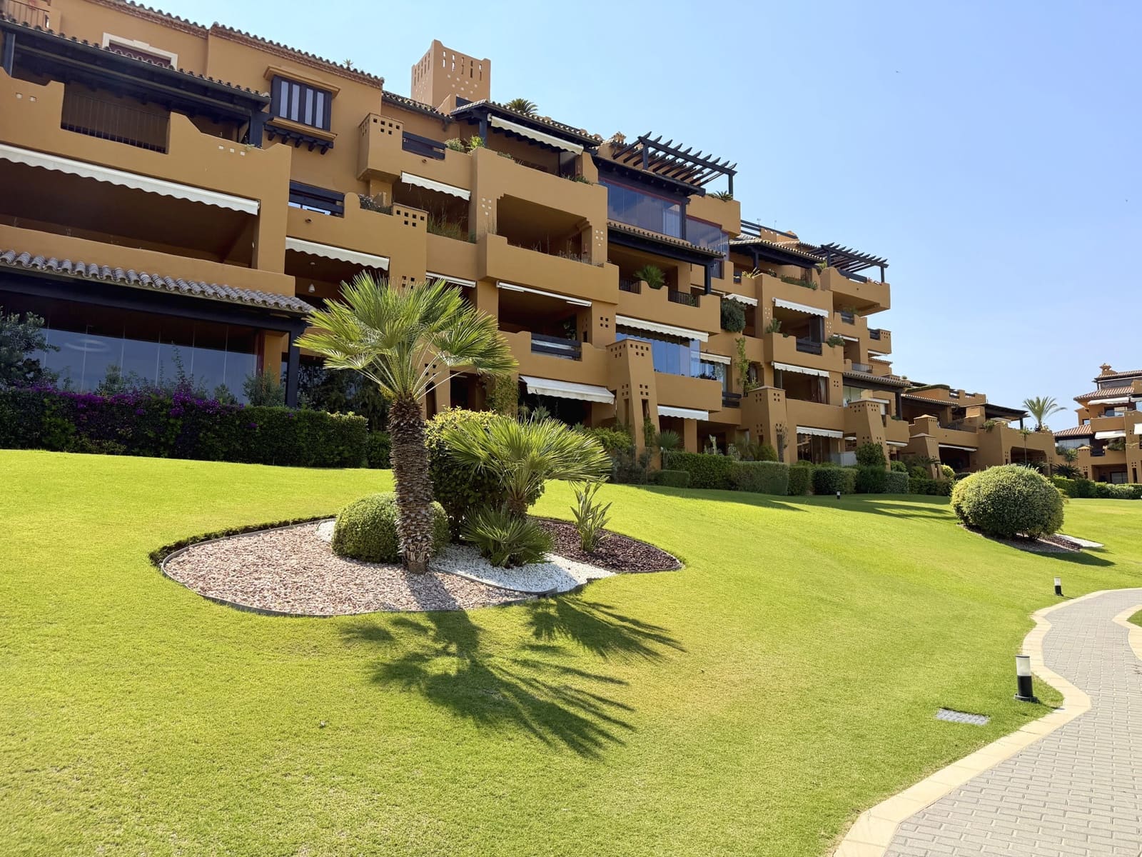 2 quarto Apartamento para venda em Estepona com piscina garagem - 1 250 000 € (Ref: 9953881)
