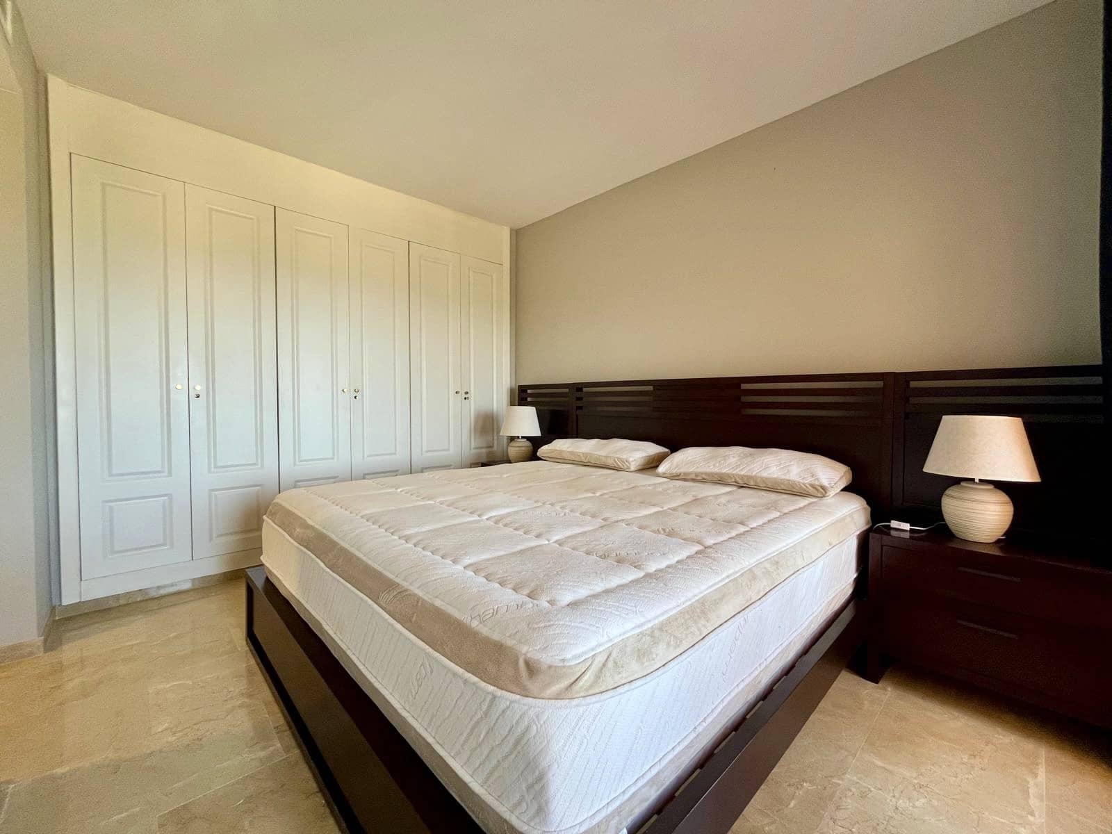 2 bedroom Apartment for rent in Manilva with pool garage - € 2,000 (Ref: 9966302)
