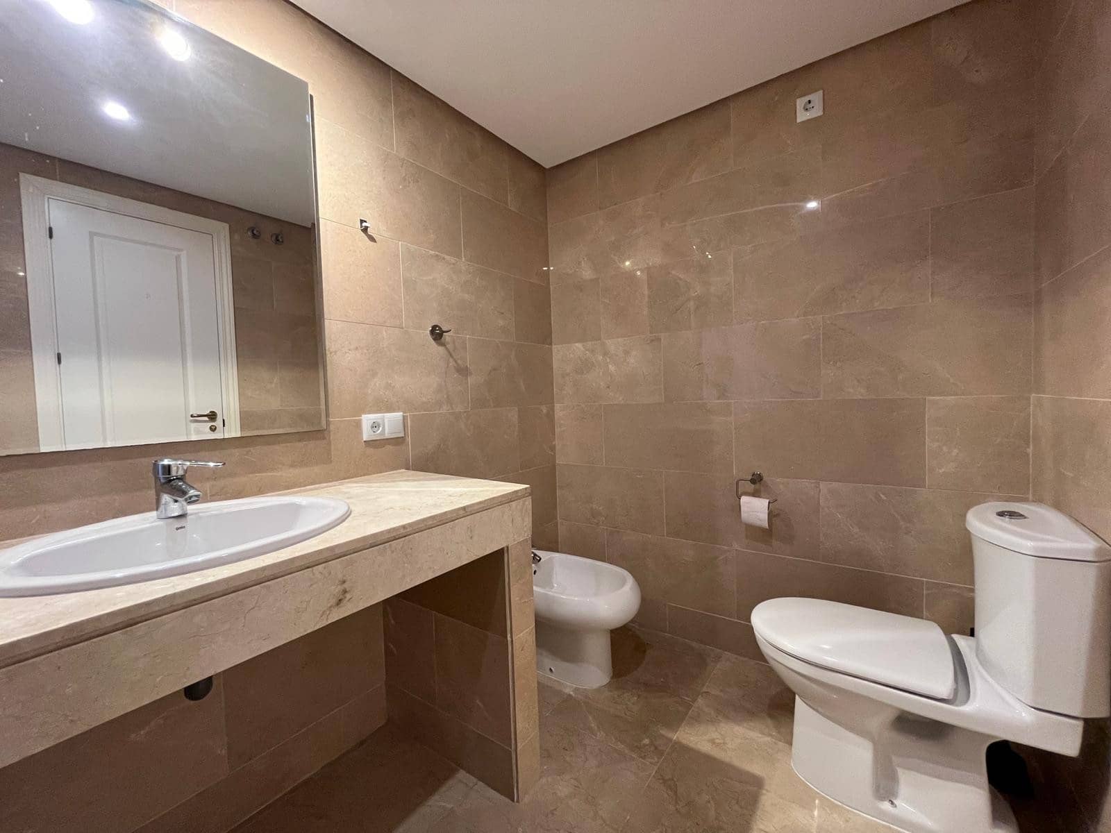 2 bedroom Apartment for rent in Manilva with pool garage - € 2,000 (Ref: 9966302)