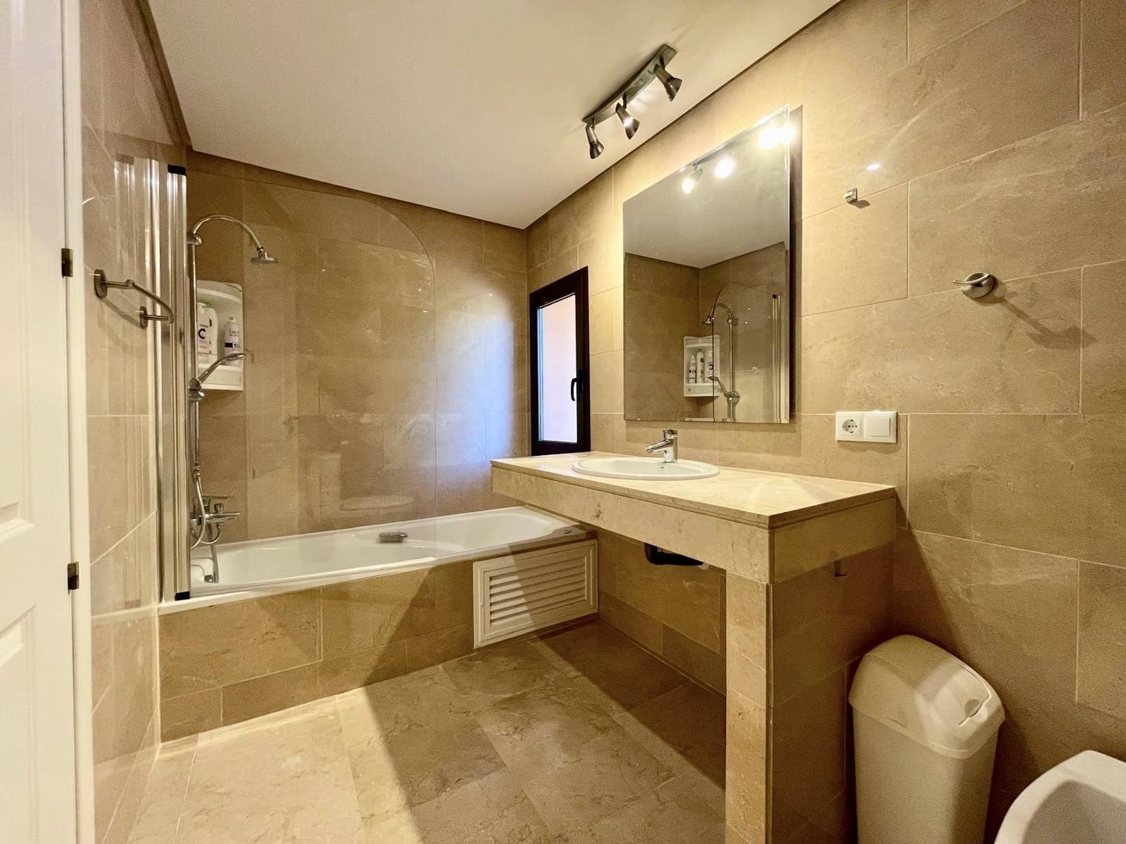 2 bedroom Apartment for rent in Manilva with pool garage - € 2,000 (Ref: 9966302)
