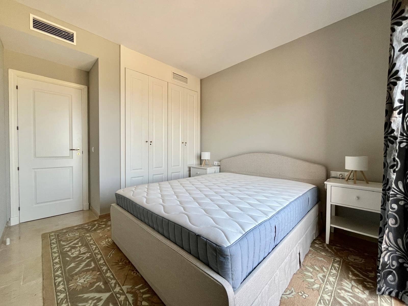 2 bedroom Apartment for rent in Manilva with pool garage - € 2,000 (Ref: 9966302)
