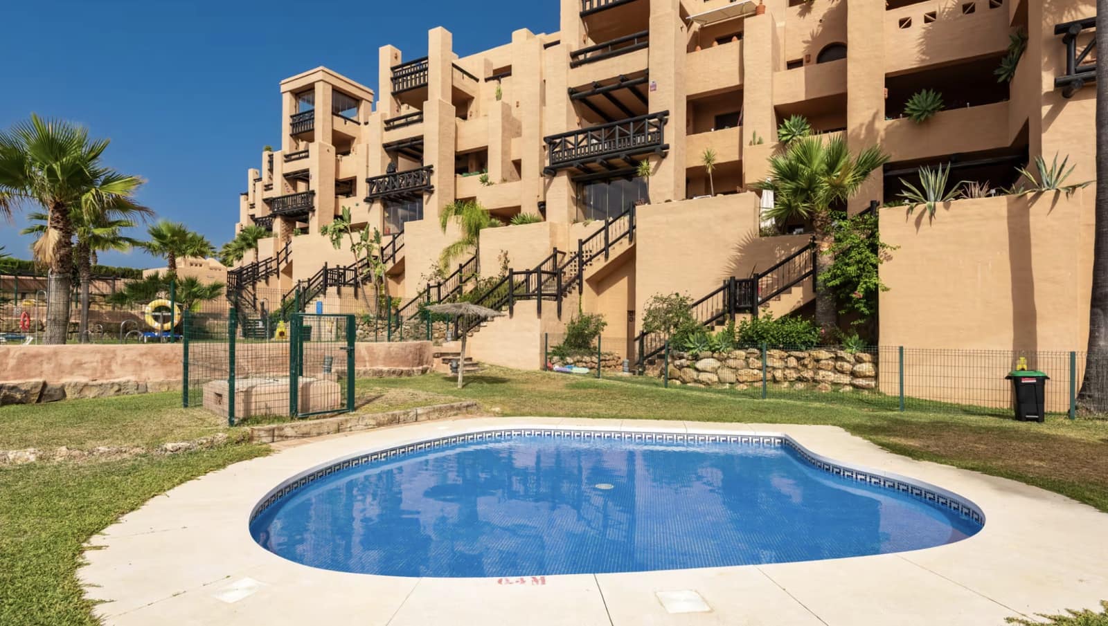 2 bedroom Apartment for rent in Manilva with pool garage - € 2,000 (Ref: 9966302)