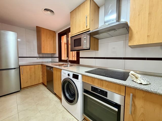 2 Zimmer Apartment zu vermieten in Zona de Punta Plata, Estepona mit Pool Garage - 2.000 € (Ref: 9976902)