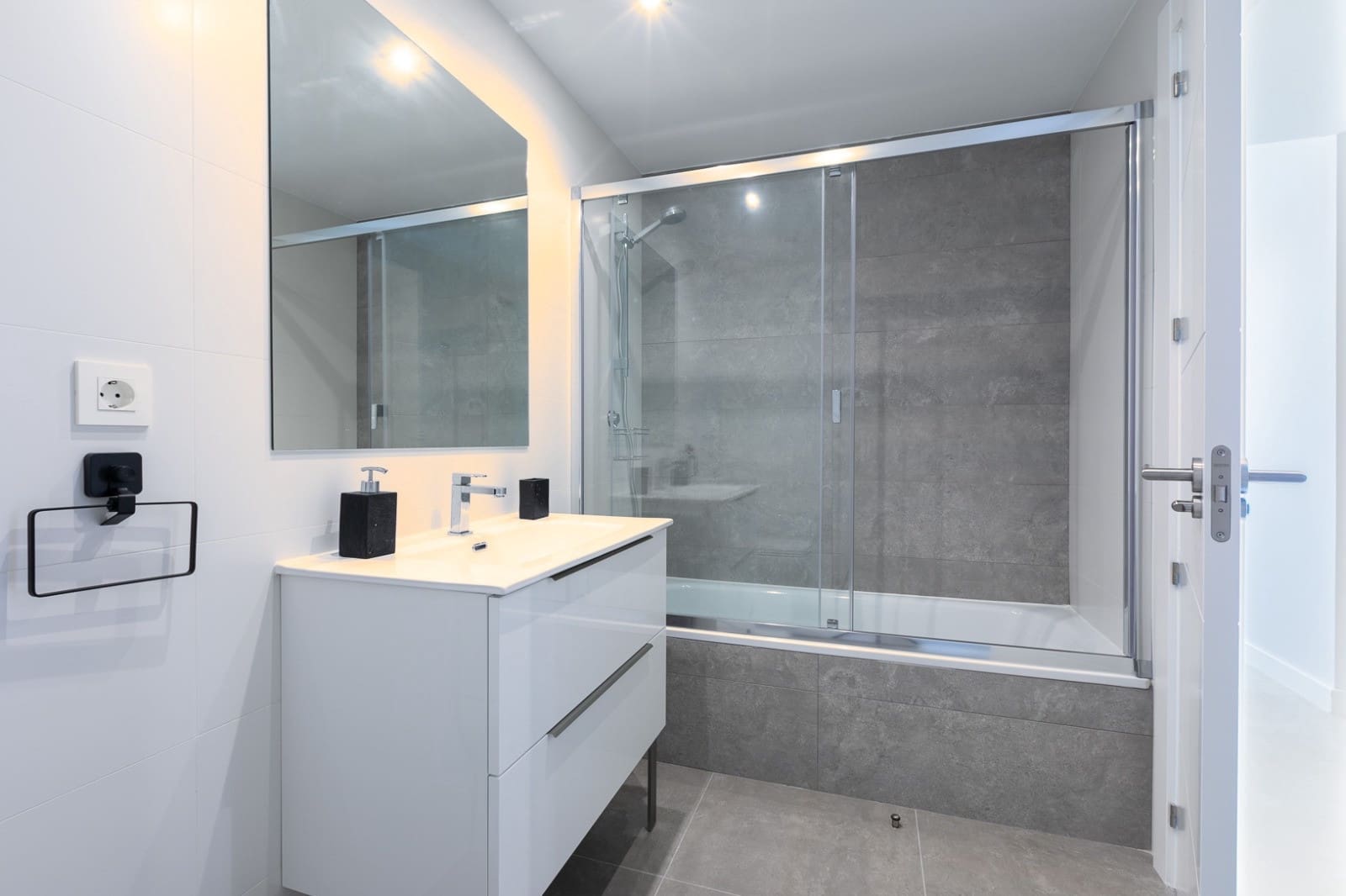 2 camera da letto Appartamento da affittare in Casares con piscina garage - 2.300 € (Rif: 9993903)