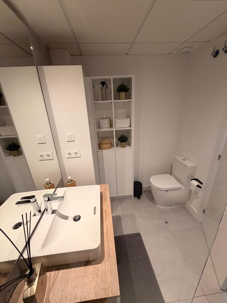 Apartamento de 3 habitaciones en Estepona en alquiler con piscina garaje - 3.000 € (Ref: 9998414)