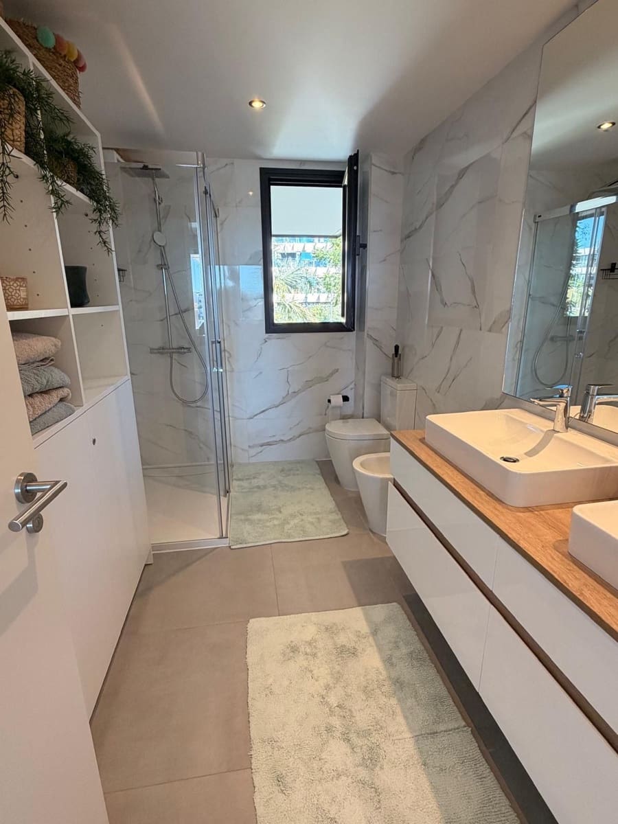 Apartamento de 3 habitaciones en Estepona en alquiler con piscina garaje - 3.000 € (Ref: 9998414)