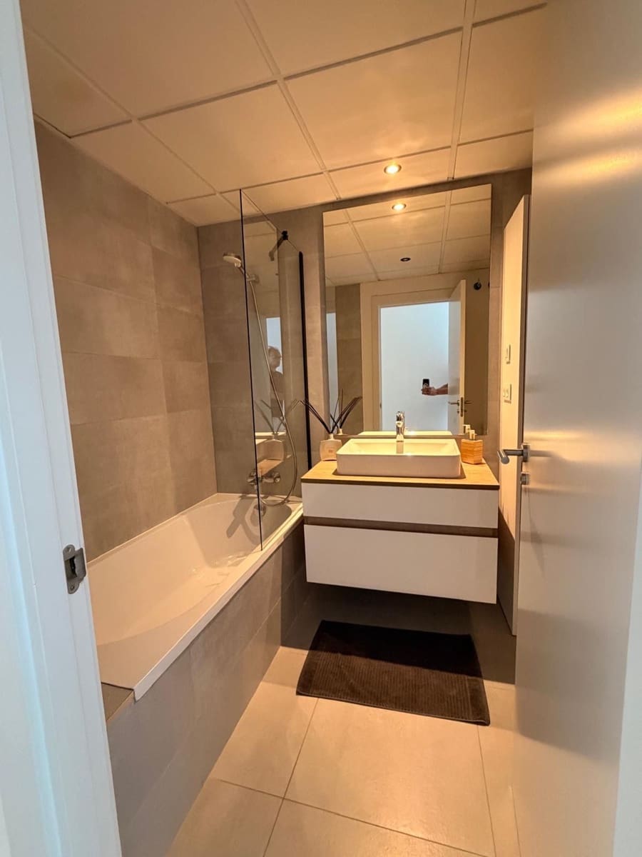 Apartamento de 3 habitaciones en Estepona en alquiler con piscina garaje - 3.000 € (Ref: 9998414)