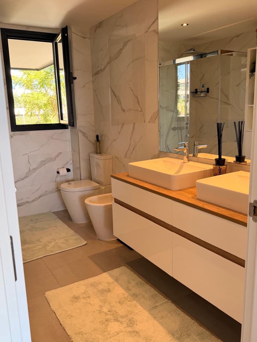 Apartamento de 3 habitaciones en Estepona en alquiler con piscina garaje - 3.000 € (Ref: 9998414)
