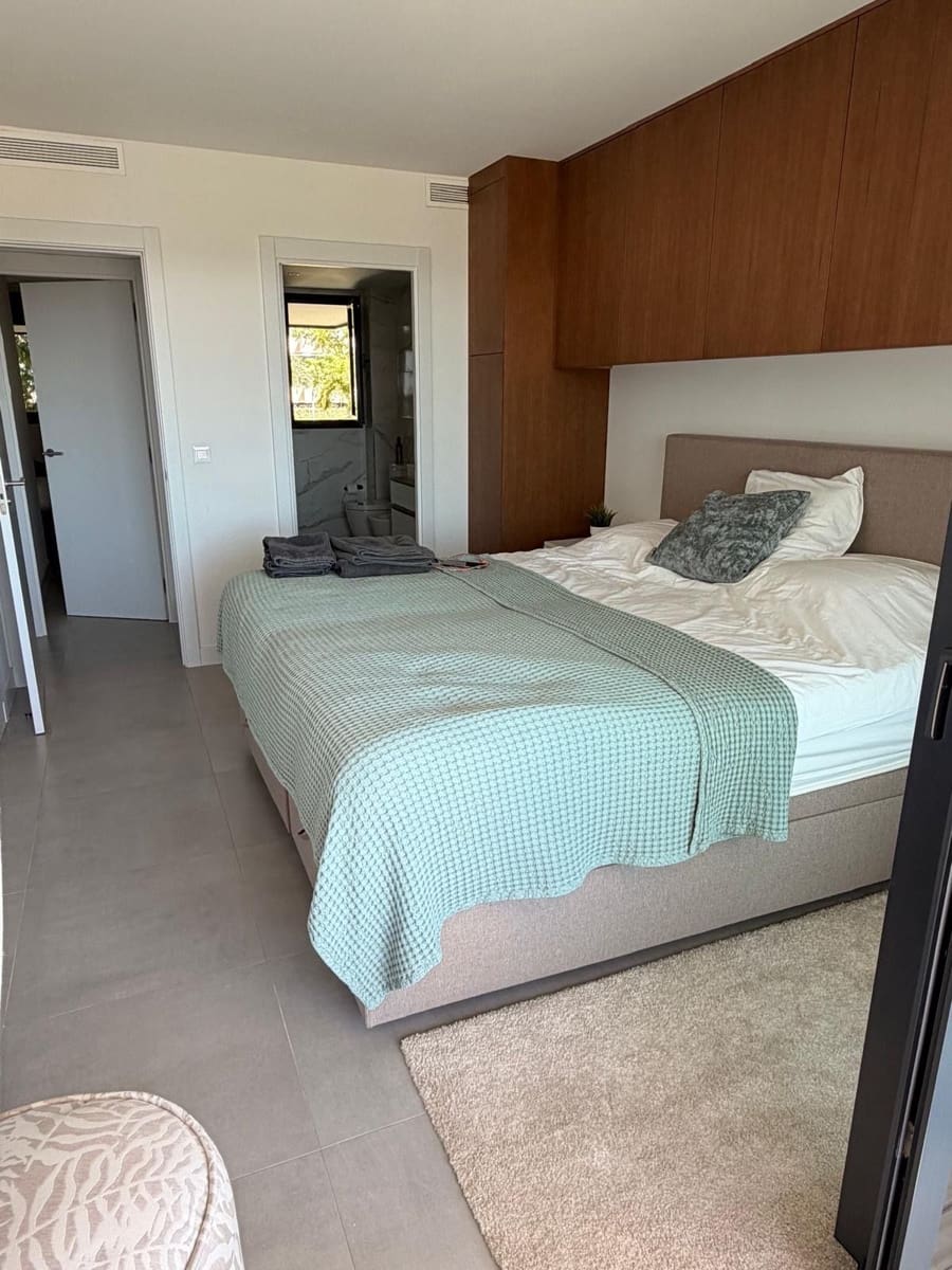 Apartamento de 3 habitaciones en Estepona en alquiler con piscina garaje - 3.000 € (Ref: 9998414)