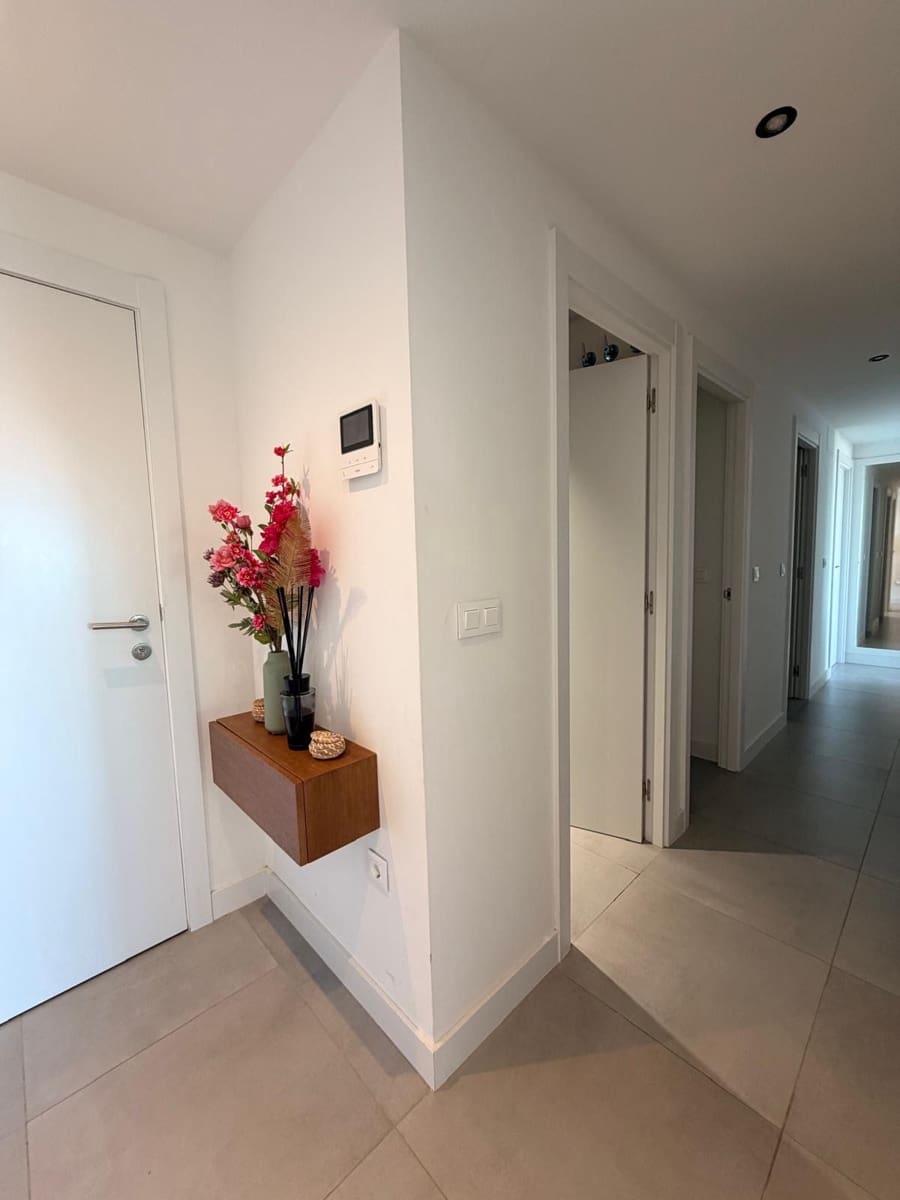 Apartamento de 3 habitaciones en Estepona en alquiler con piscina garaje - 3.000 € (Ref: 9998414)