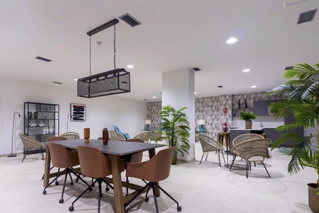 Apartamento de 3 habitaciones en Estepona en alquiler con piscina garaje - 3.000 € (Ref: 9998414)