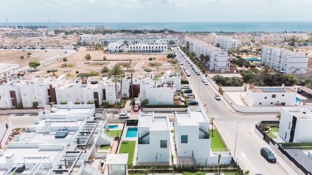 4 sovrum Villa till salu i Punta Prima, Orihuela med pool garage - 679 000 € (Ref: 10034859)