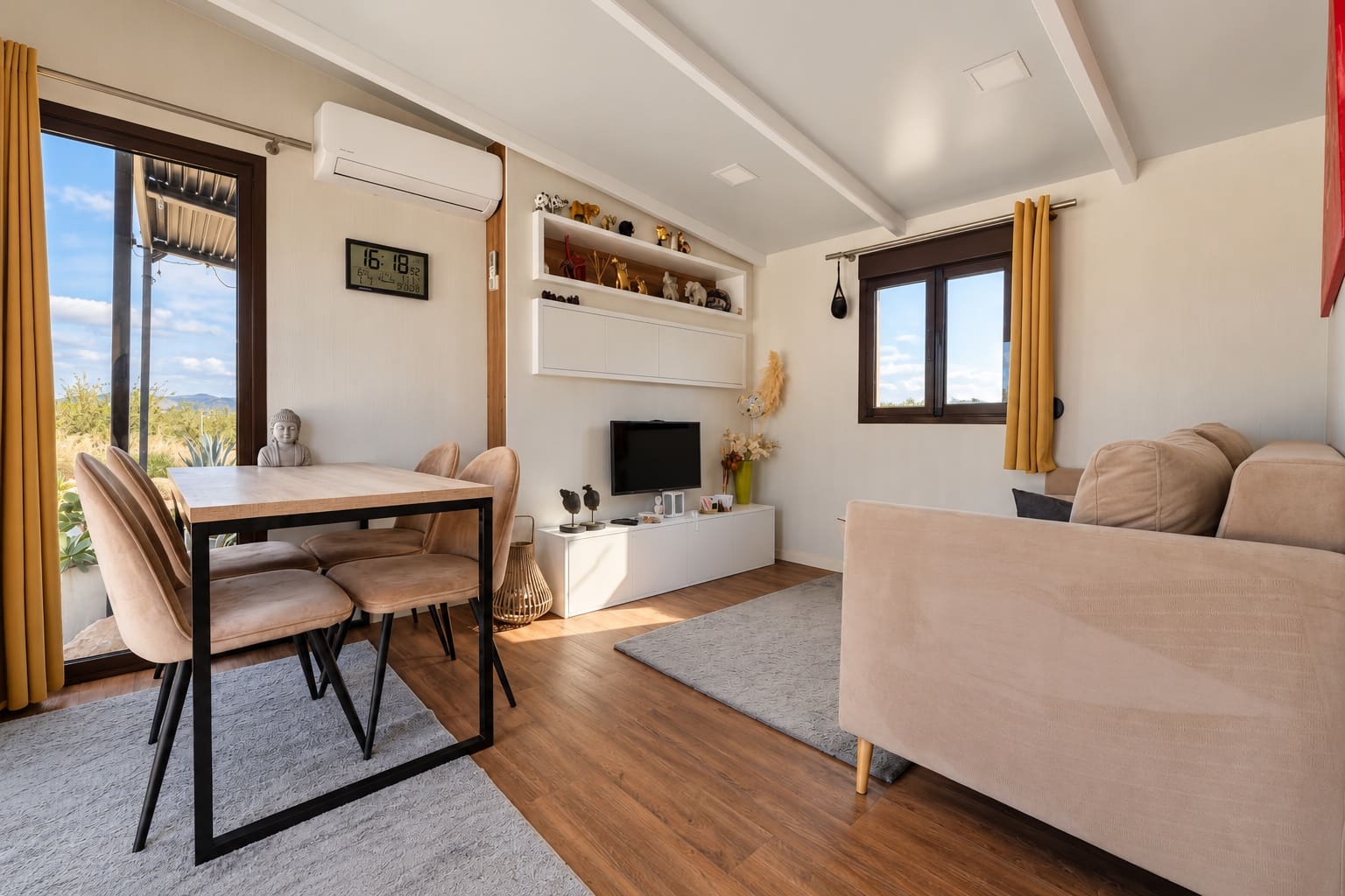 5 soveværelse Villa til salg i Pinoso med swimmingpool - € 680.000 (Ref: 10153150)