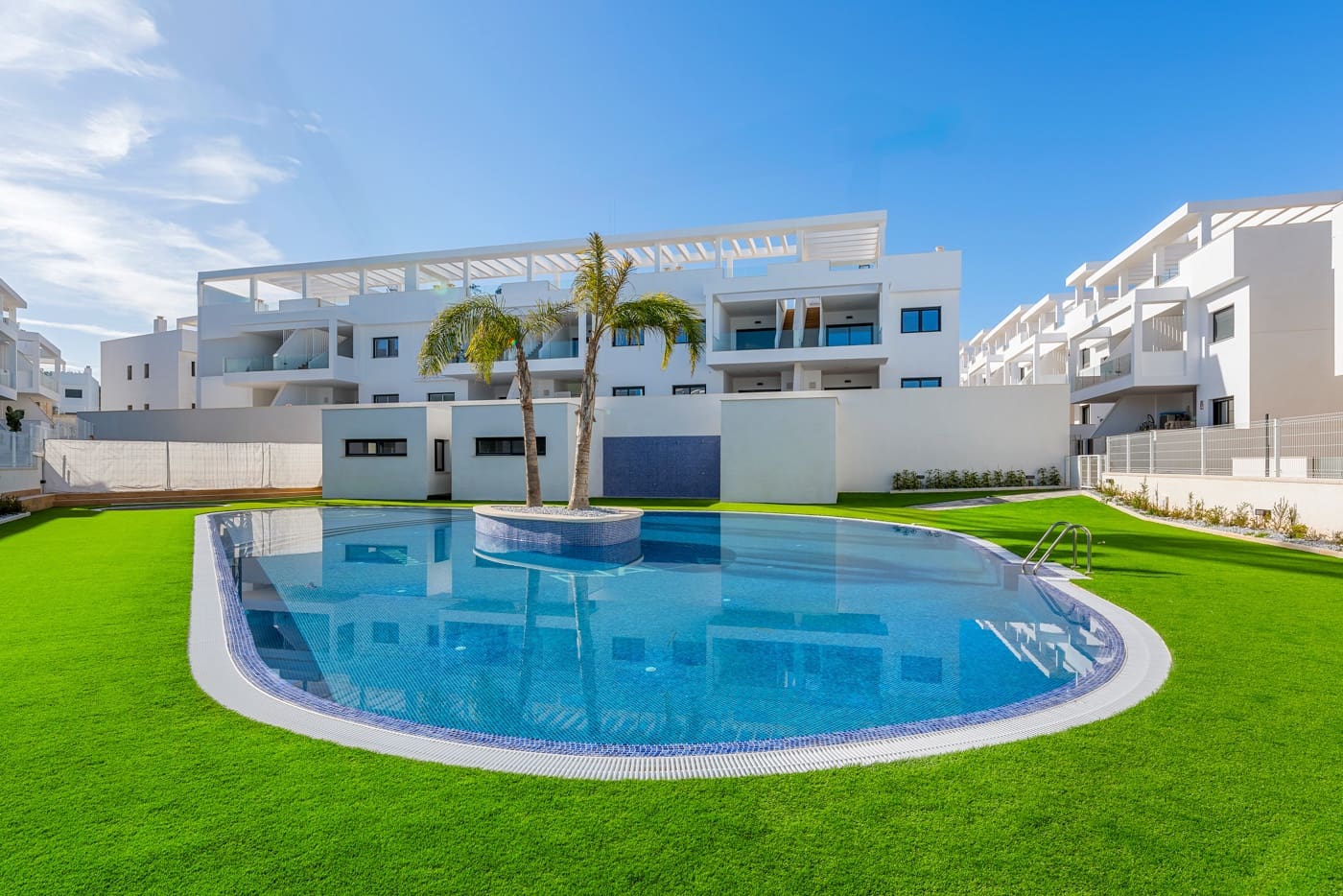 2 chambre Penthouse à vendre à Los Balcones avec piscine garage - 369 000 € (Ref: 7677317)