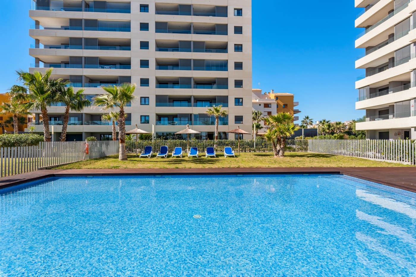 2 Zimmer Penthouse zu verkaufen in Orihuela Costa mit Pool Garage - 595.000 € (Ref: 8310692)