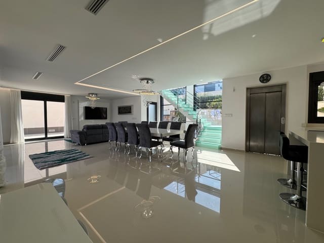 5 slaapkamer Villa te koop in San Miguel de Salinas met zwembad garage - € 849.000 (Ref: 8585624)